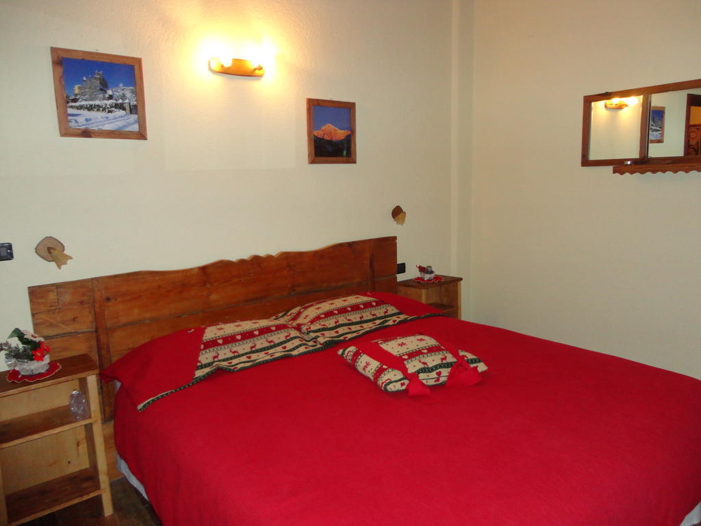 Les Chevreuils Bed and Breakfast Introd Habitación foto