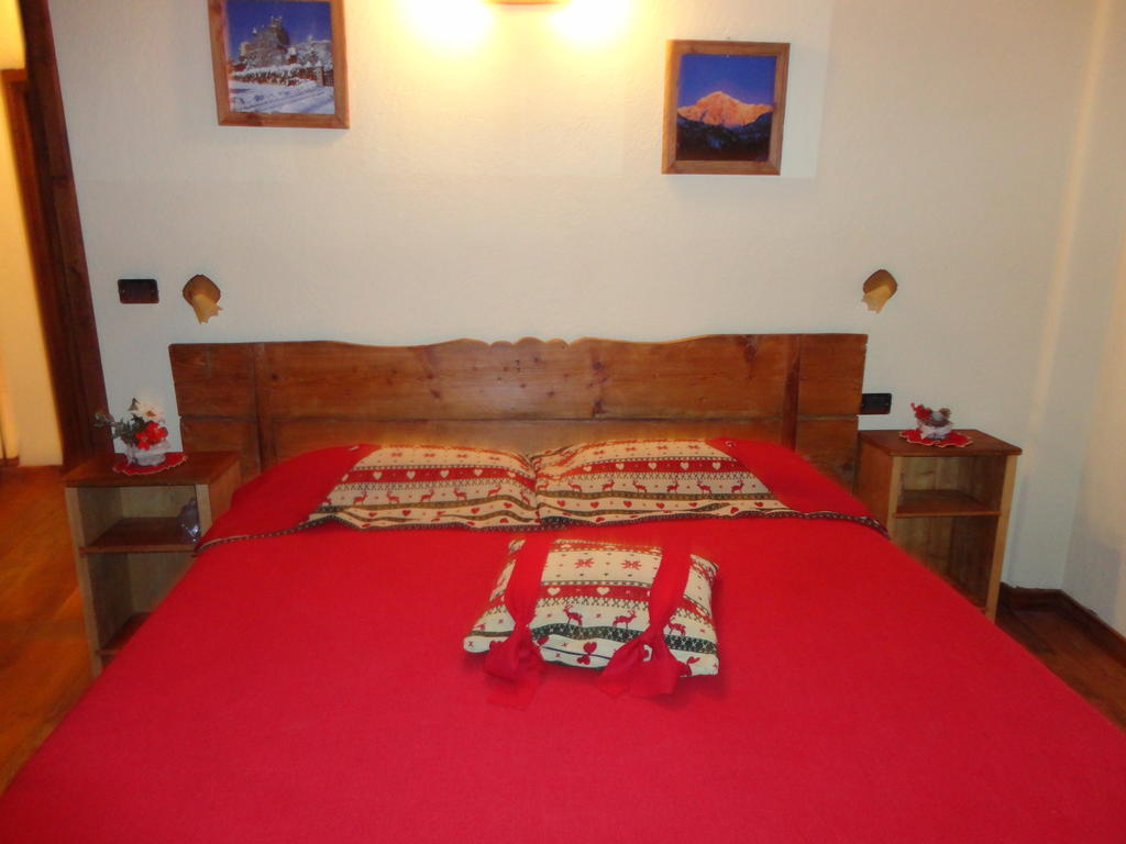 Les Chevreuils Bed and Breakfast Introd Habitación foto